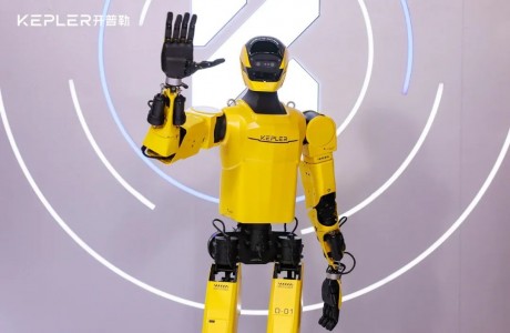 一場8小時直播，把人形機器人的“續航大戰”拉進了現實